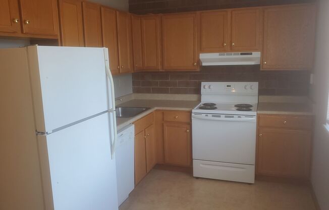 2 beds, 1 bath, $1,095, Unit 1