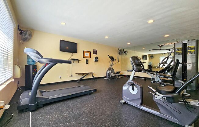 3 beds, 2 baths, $3,325, Unit 67