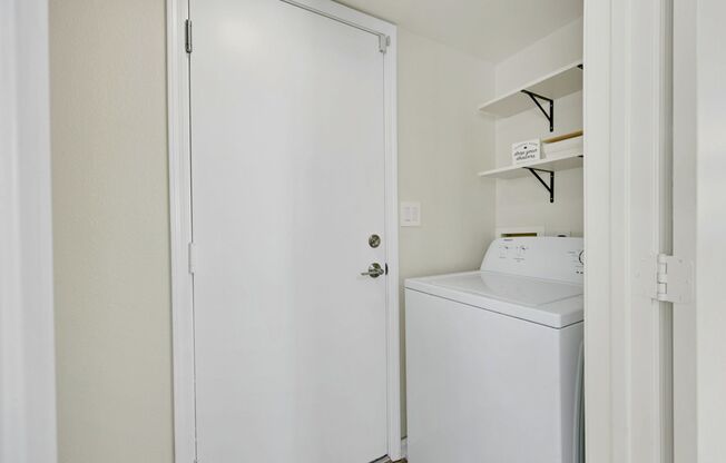 Fully Furnished 2 bedroom Townhome