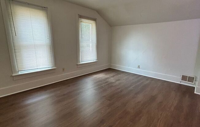 2 beds, 1 bath, $995, Unit 803