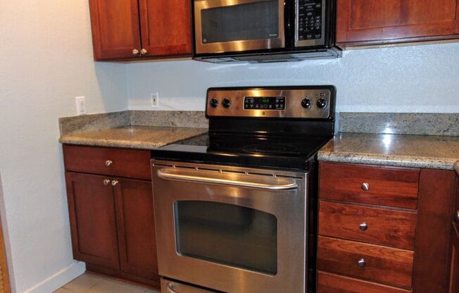2 Bedroom/1 Bath Luxury Beacon Hill Condo, Perfect Location!!