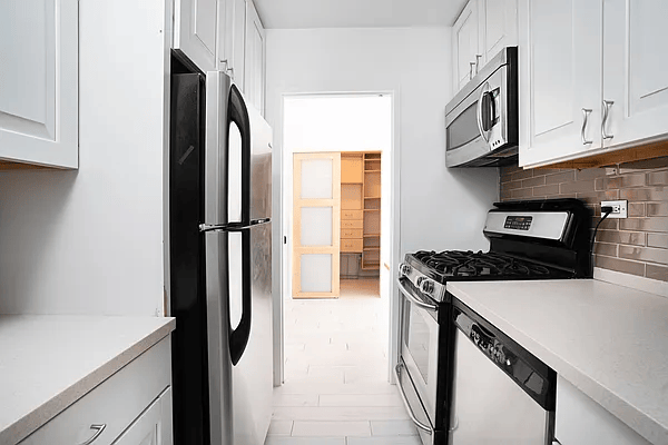 Studio, 1 bath, 579 sqft, $3,500, Unit 8U