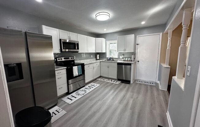 Beautifly remodeled 3bed 2bath Fully Furnished All Bills Paid