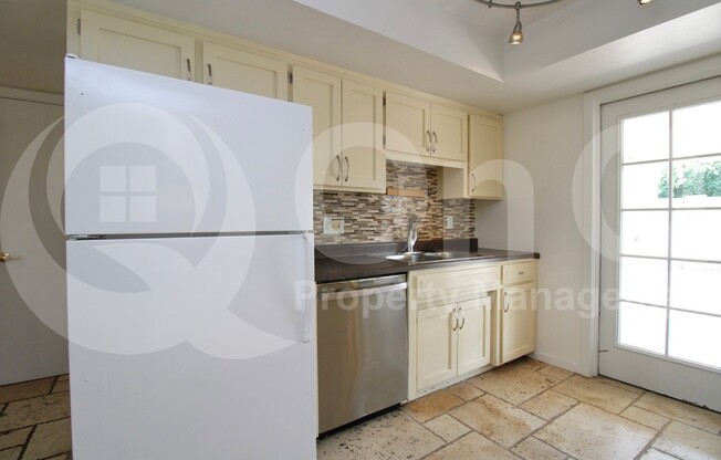1215 E GENEVA DR
