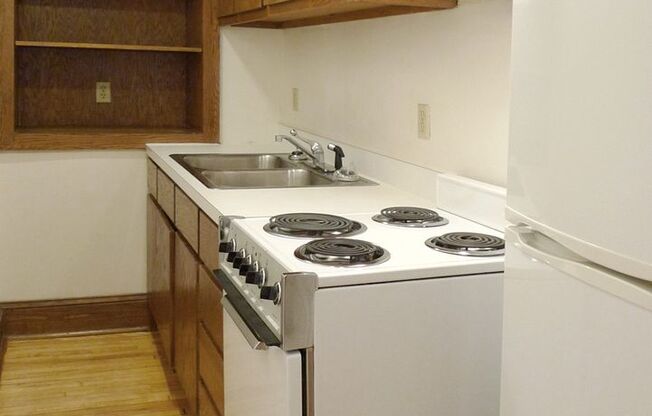 1 bed, 1 bath, 410 sqft, $870, Unit 22 - 04