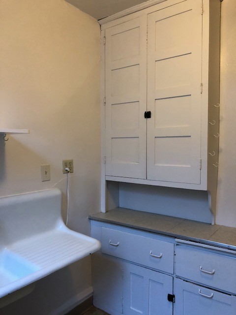 1 bed, 1 bath, $995, Unit 2125 E Kenwood Blvd., G, Milwaukee, WI 53211