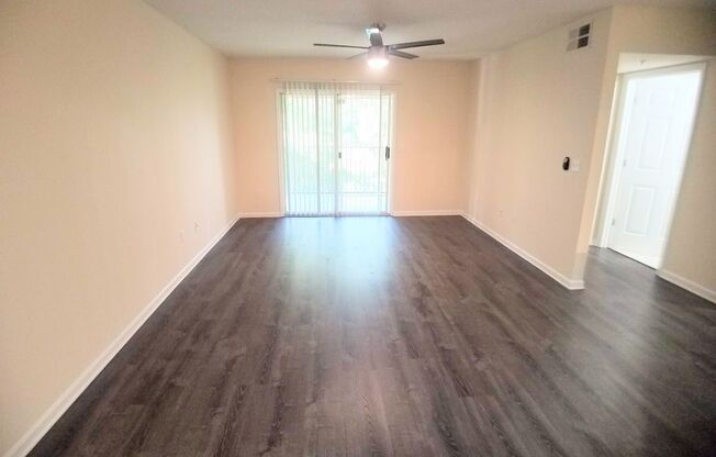 For Rent Beautiful 1/1 w covered GARAGE Condo @ Crest close to UCF  and Valencia College !!!