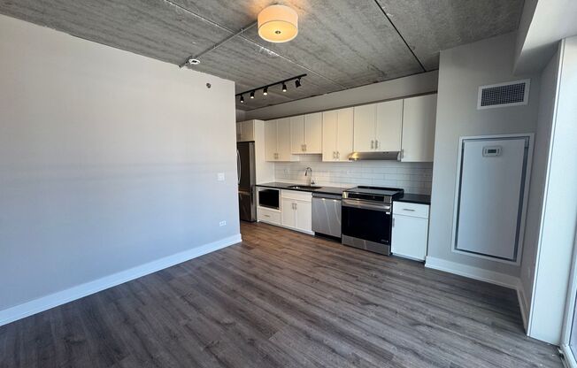Studio, 1 bath, 418 sqft, $1,900, Unit 952-801