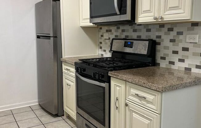 2 beds, 1 bath, 980 sqft, $1,895, Unit 1674-202 Quail