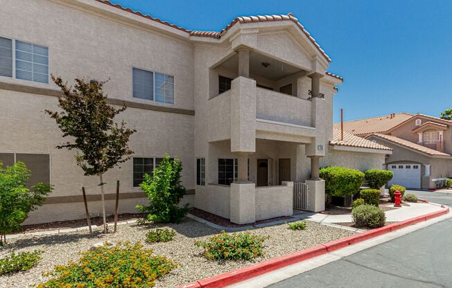 Upgraded 2 Bed 2 Bath with attached 1 Car Garage at Desert Inn Estates!