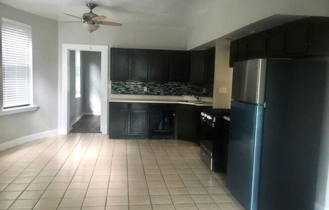 3 beds, 2 baths, 1,166 sqft, $1,995, Unit 2