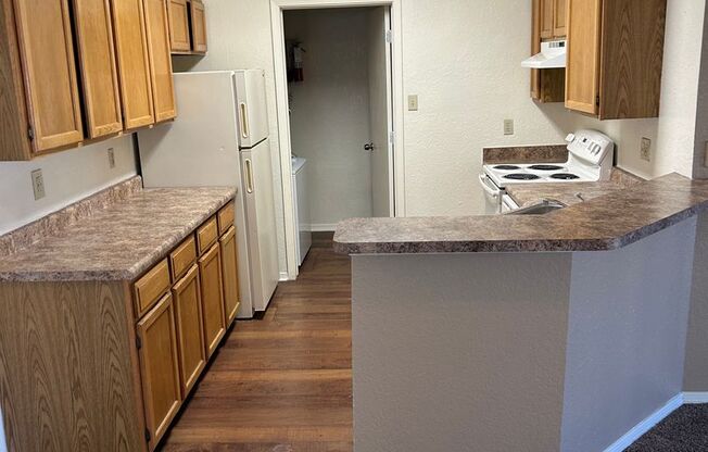 2 beds, 2 baths, 957 sqft, $1,015, Unit 66