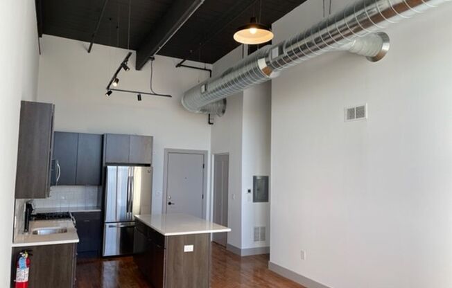 1 bed, 1 bath, 745 sqft, $1,650, Unit 356