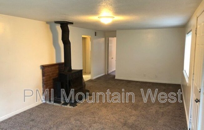 2 beds, 1 bath, 1,025 sqft, $1,395