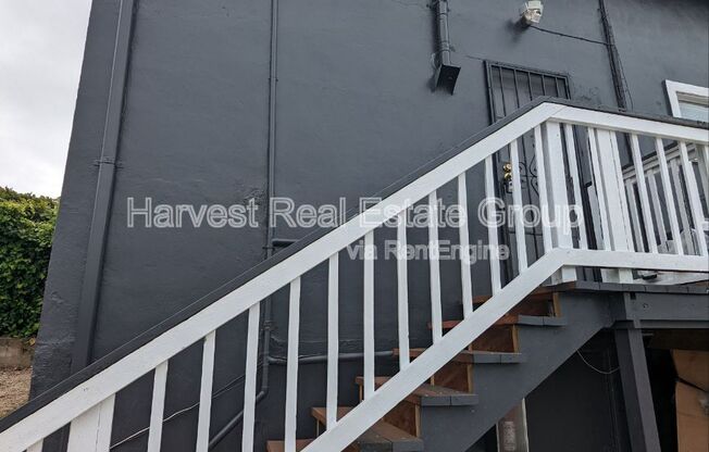 812 E 23 ST