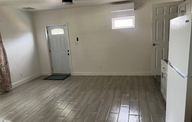 1809 BARKSDALE DR