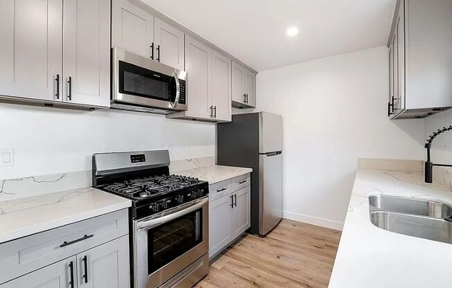 2 Level Townhouse with Onsite Laundry!