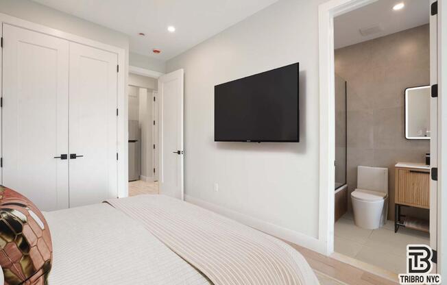 2 beds, 2 baths, $4,750, Unit 2M