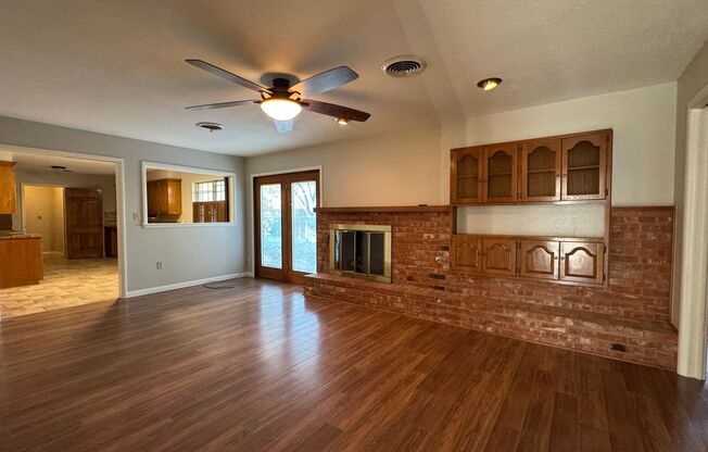 7507 NW Wycliffe Ln - AVAILABLE NOW!