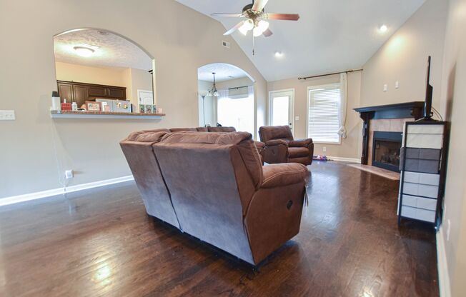 Pet Friendly Four Bedroom with Basement!