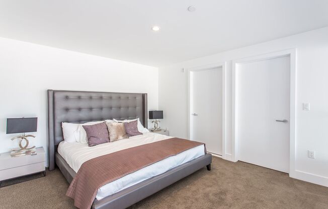 1 bed, 1.5 baths, 890 sqft, $3,500, Unit 1616 - 211