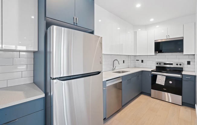 33 25 BLVD 2 E