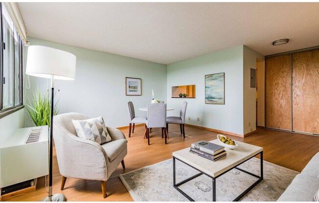 Spacious one-bedroom, one-bath condo in a fantastic St. Paul location!