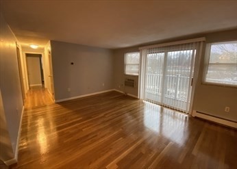 2 beds, 1 bath, 950 sqft, $1,900, Unit B2