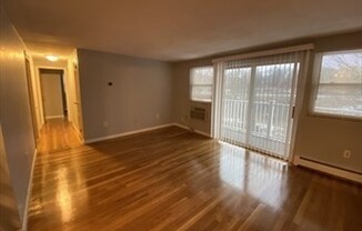 2 beds, 1 bath, 950 sqft, $1,900, Unit B2