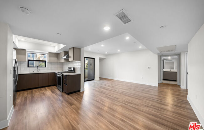 5030 Rosewood Ave Apt 206