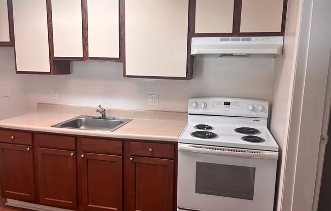 1 bed, 1 bath, 576 sqft, $725, Unit 403