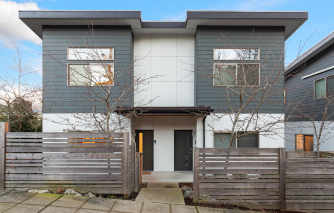 Contemporary 3BR Seattle Townhome – Comfort Meets Functional