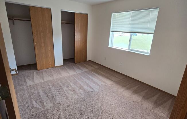 2 beds, 1 bath, 1,010 sqft, $1,269, Unit PL   7602