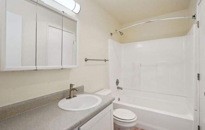 1 bed, 1 bath, 740 sqft, $1,399, Unit 1H