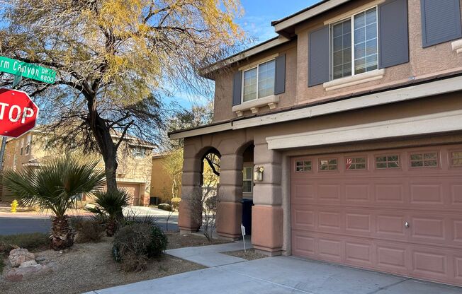 CHARMING SINGLE FAMILY HOME IN MOUNTAINS EDGE!!