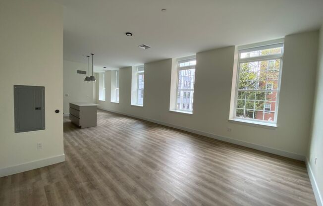 1 bed, 1 bath, 1,014 sqft, $2,461, Unit 222