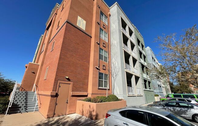 Available NOW!-2 Bedroom Unit in Manhattan Guard Gated Community!