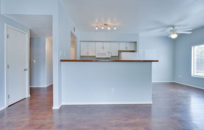 1 bed, 1 bath, $1,300, Unit # 1061