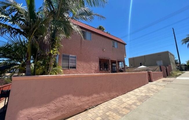 2084 Irving Ave