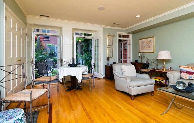 30 COMMONWEALTH AVE