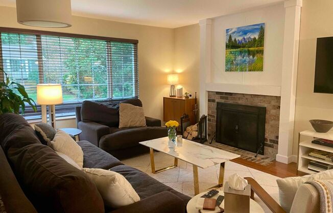 Remodeled 4-Bedroom Kirkland Home | Bonus Room | 2-Car Garage