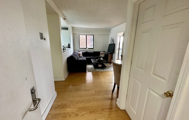 3 beds, 1.5 baths, 900 sqft, $3,200, Unit 608