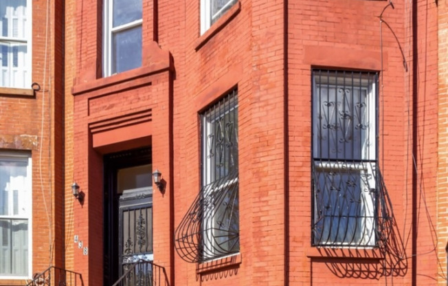438 LEWIS AVE