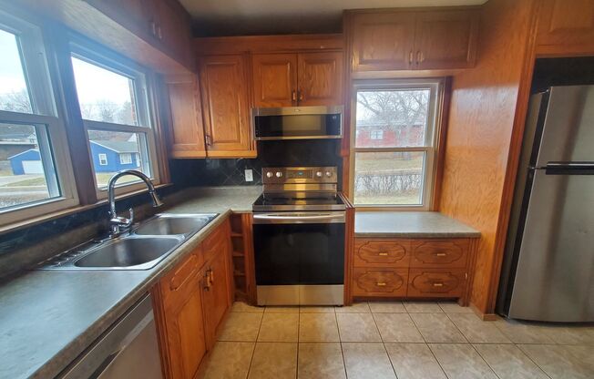 2 beds, 1 bath, $1,395