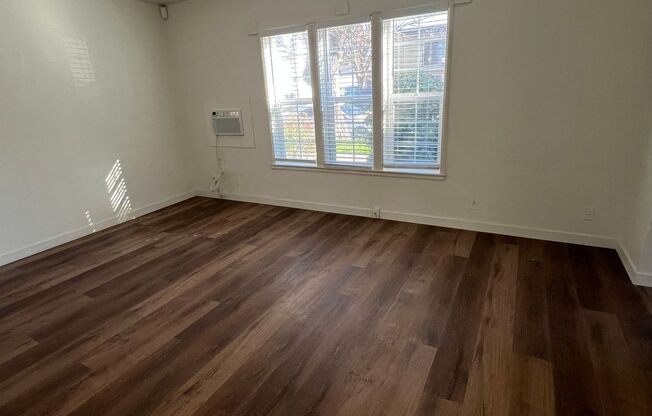 Modern Midtown Living! Stylish 1BD/1BA Duplex Near R Street Corridor – Walk to Cafes, Breweries & Parks!