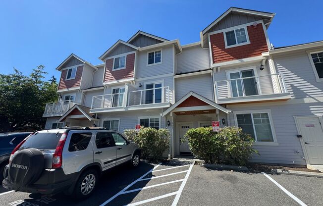 Spacious 2 bedroom 2 1/2 bath Plus Den  townhome