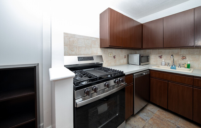 1 bed, 1 bath, 597 sqft, $3,400, Unit 7V