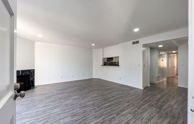 Gorgeous 2 Bed/2 bath apartment in excellent Sherman Oaks area!