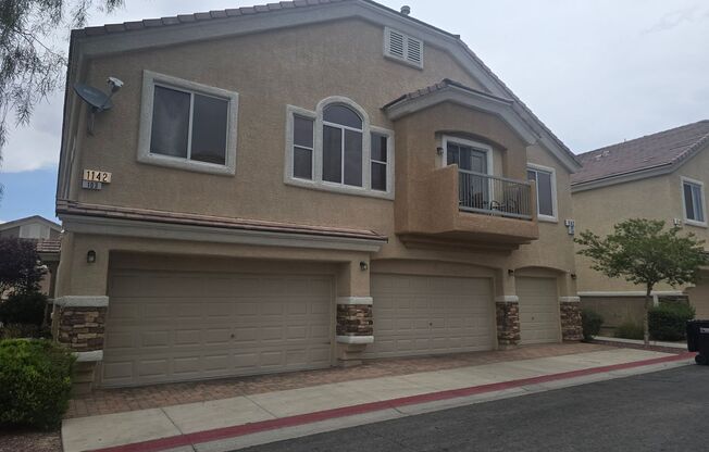 NEWLY REMODELED TOWN HOME IN HENDERSON AWAITS YOU!