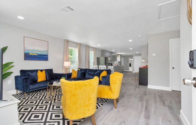 Fully furnished 4BD/3BR single-family house!